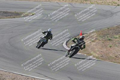 media/Apr-20-2025-AHRMA (Sun) [[393a79c373]]/Race/group 10 early race/Turn 4b/
